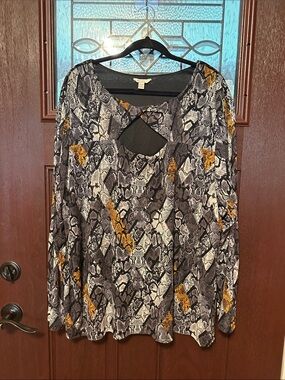 Cato Long Sleeve Snake Print Top with Keyhole - Black & Yellow